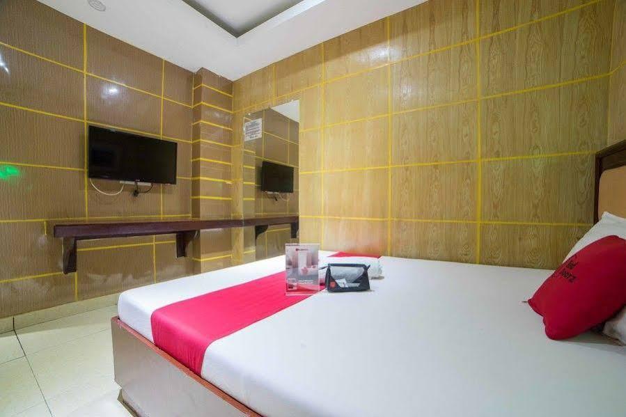 Reddoorz At Winter Hotel Araneta Кесон-Сити Экстерьер фото